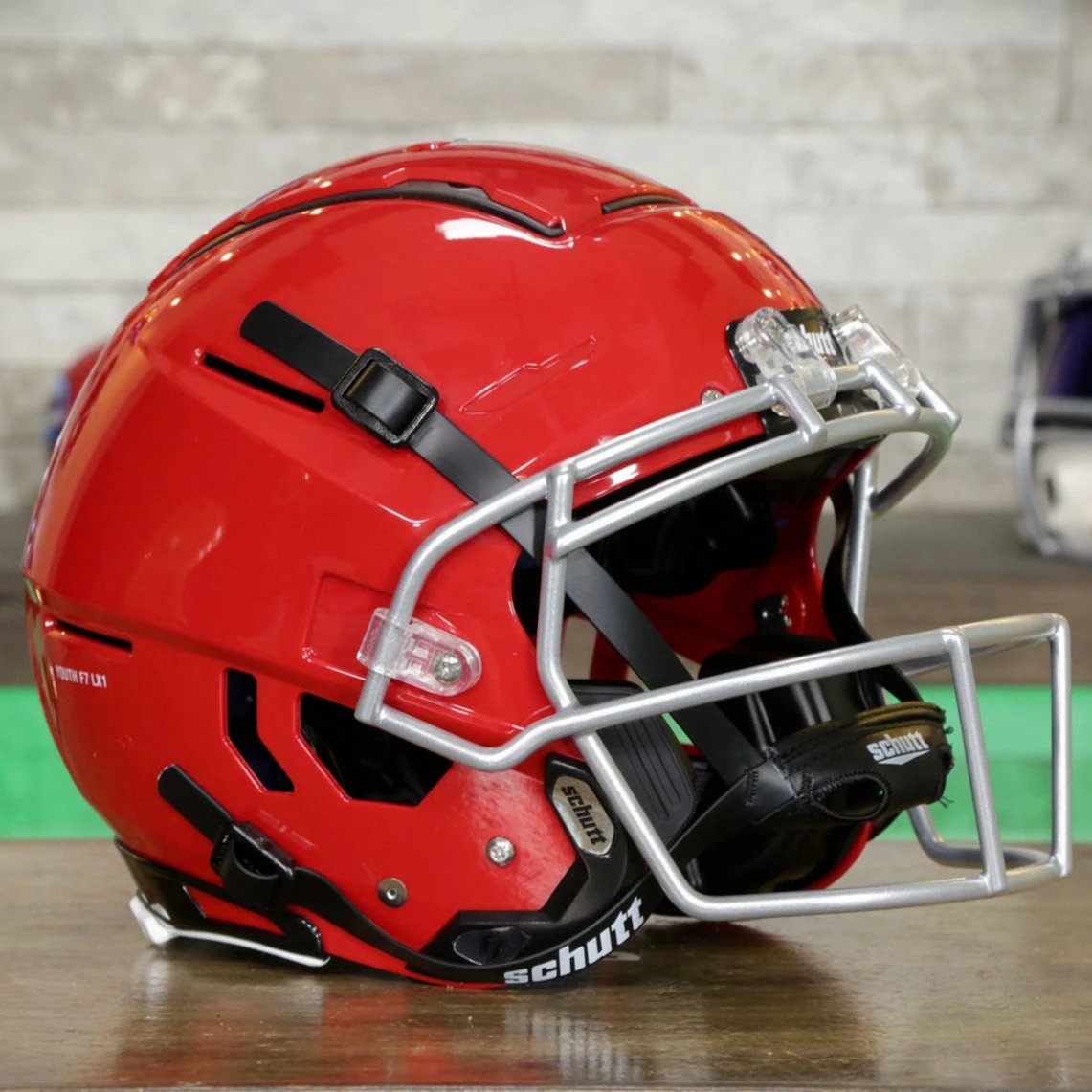 Schutt Youth F7 LX1 Football Helmet, Medium, Gloss White Schutt Youth F7 LX1 Football Helmet, Medium, Gloss White