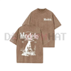 Modelo UFO Cowboy Graphic Tee by Dog Mom Hat