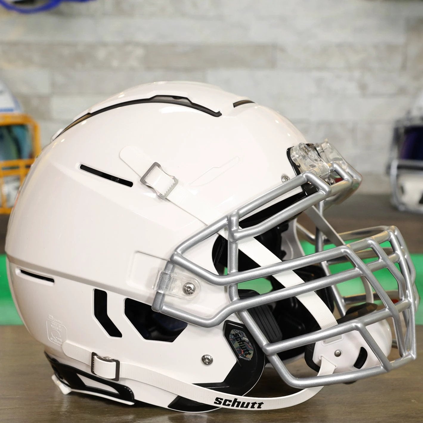 Schutt F7 2.0 - ADULT - The Bat Flip Shop
