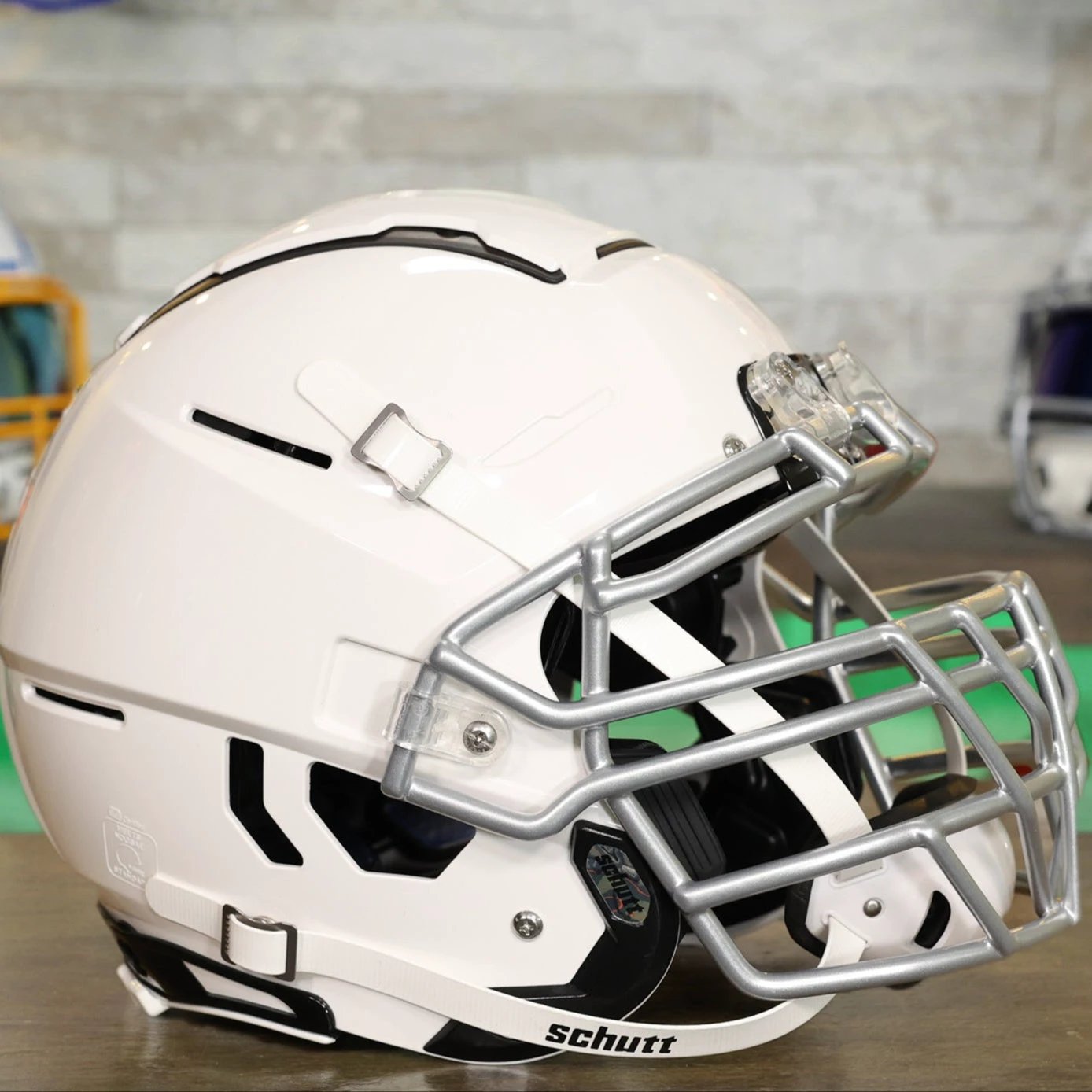 f7 helmet white Schutt 2.0 - ADULT- ONLY Blusea 7ft Baitcasting Fishing Color:Gardenia White / TNF Black-NPF out of print Engineered to meet the